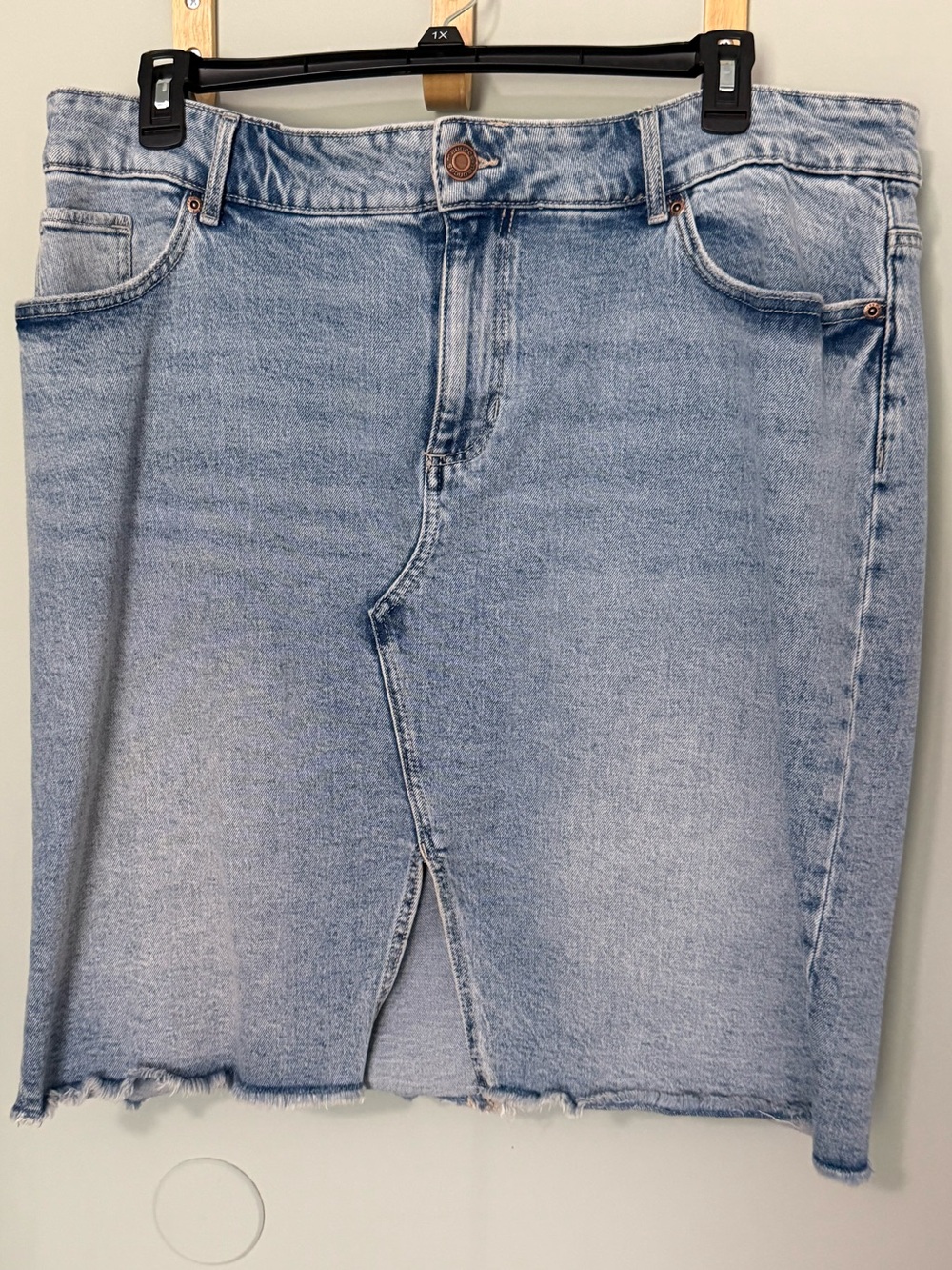 Maurices 20W Distressed Denim Knee Length Skirt